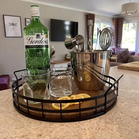 Hollicarrs - Dragonfly Hotel