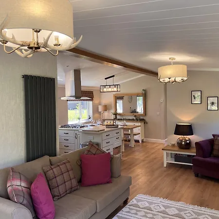 Hollicarrs - Dragonfly Otel Acomb (North Yorkshire)